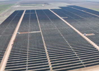 Frye Solar, located in Kress (Texas), is the largest solar project built by Repsol, with nearly one million panels, a total installed capacity of 637 MW and 570 MW currently in operation.