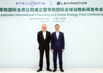From left: Stellantis CEO Carlos Tavares and Leapmotor Founder, Chairman and CEO Jiangming Zhu