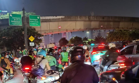 jalan-arah-pancoran-macet-parah-malam-ini
