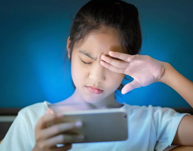 paparan-gadget-berlebihan-picu-gangguan-mata-dan-postur