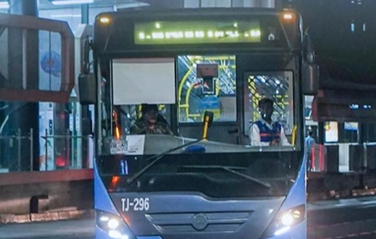 2-pria-yang-onani-di-transjakarta-diduga-berteman